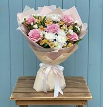 Букет цветов из:  Гвоздики, Орхидеи и Розы в Выгоничи