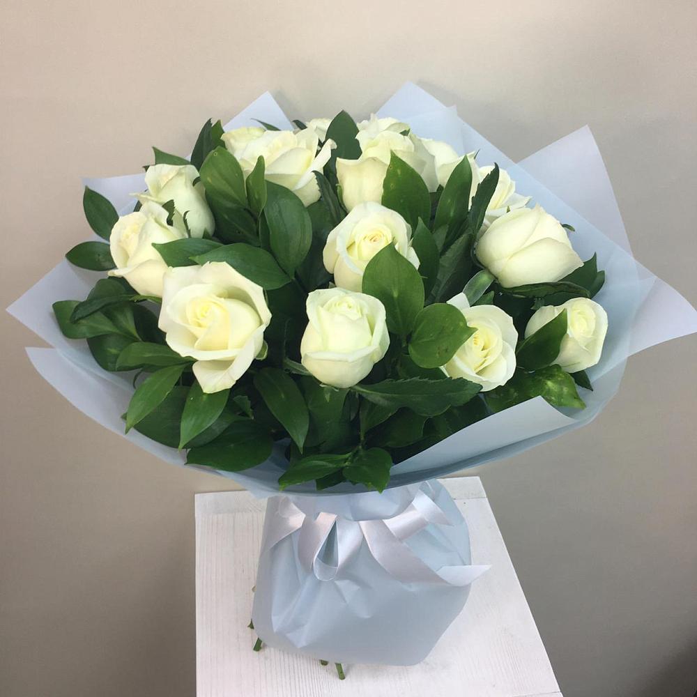 Букет 15 Белых роз Проуд в Выгоничи