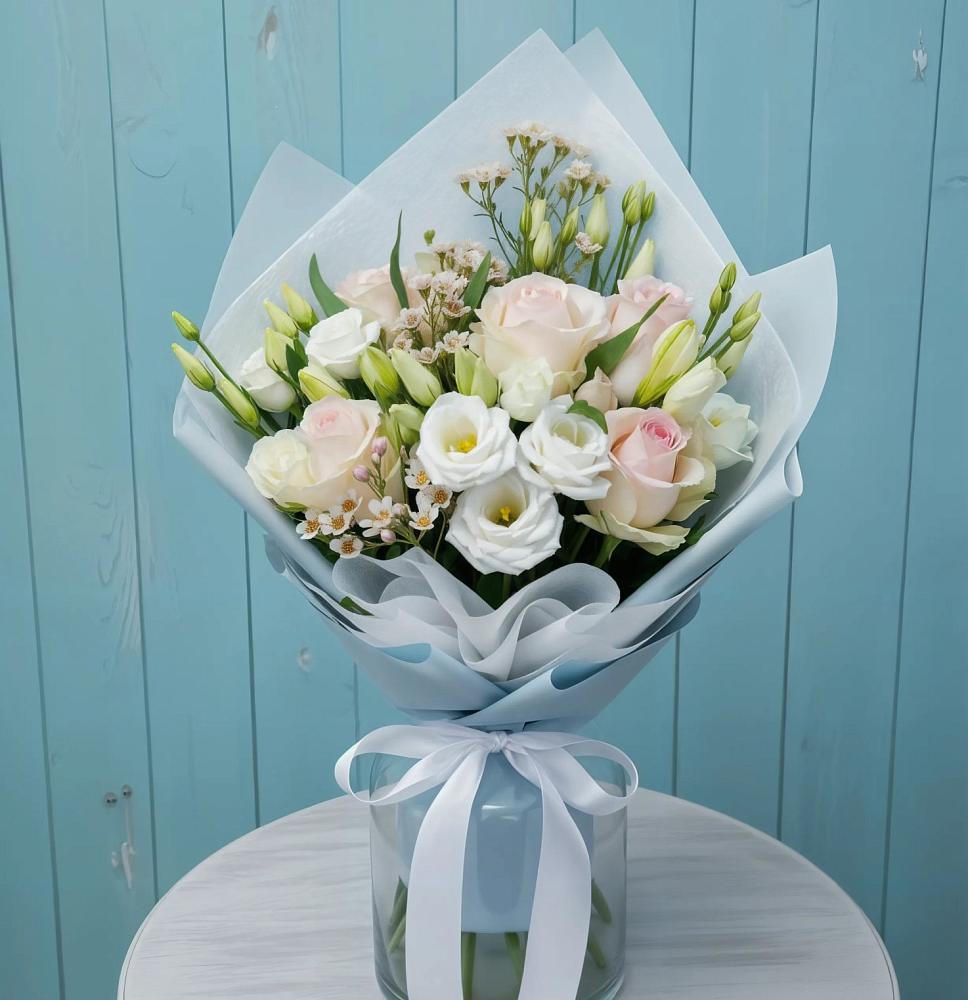 Букет цветов из: Розы и Лизиантусы в Выгоничи