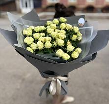 Букет Белые кустовые розы Солинеро в Выгоничи
