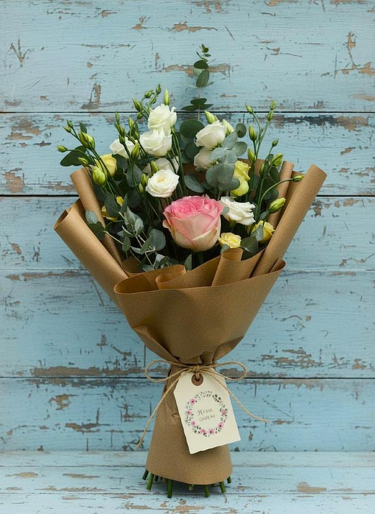 Букет цветов из: Розы и Лизиантусы в Выгоничи