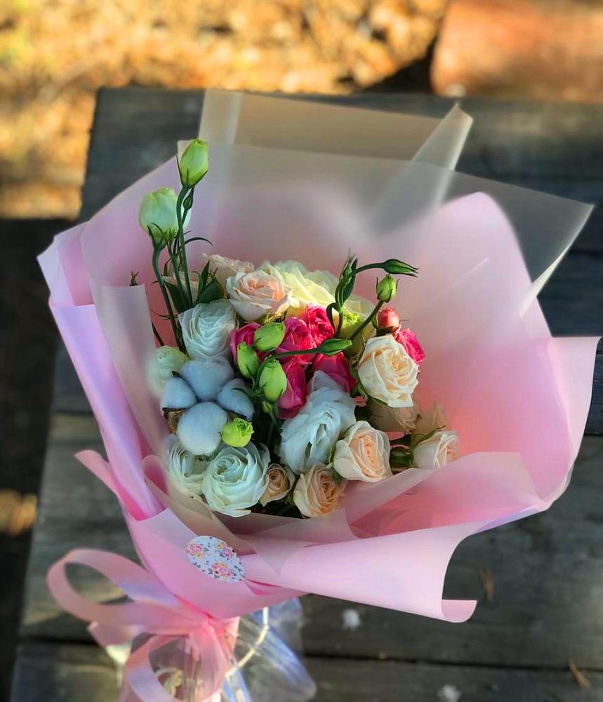 Букет цветов из: Розы и Лизиантусы в Выгоничи