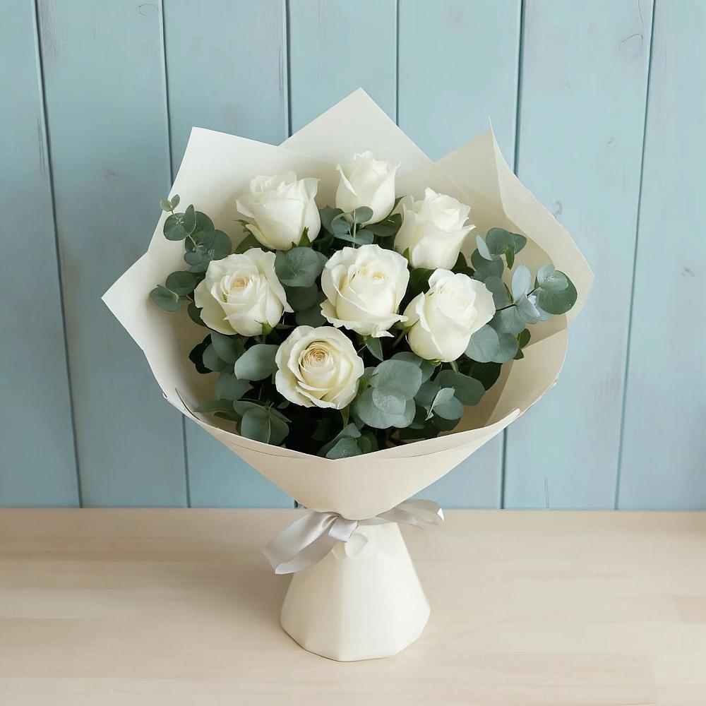 Букет Белые розы в Эвкалипте в Выгоничи