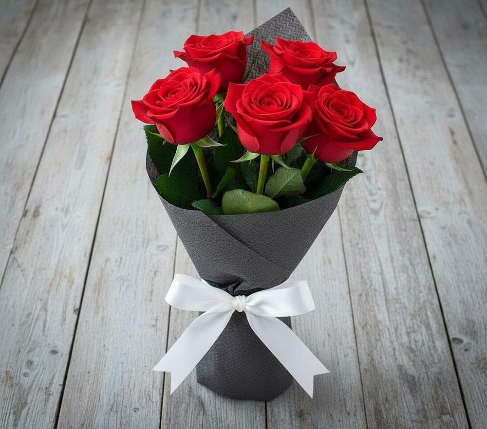 Букет 5 Красных роз Эдлесс Лав в Выгоничи