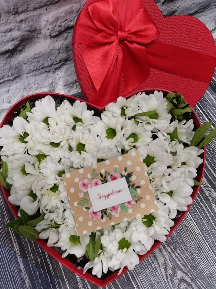 Цветочная композиция из Хризантемы в виде сердца в Выгоничи