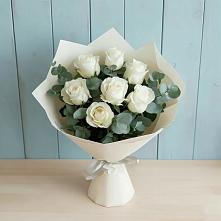 Букет Белые розы в Эвкалипте в Выгоничи