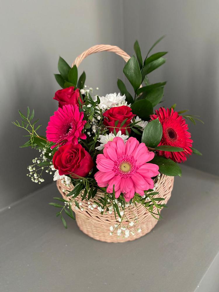 Цветочная композиция из Розы, Хризантемы и Герберы в корзине в Выгоничи