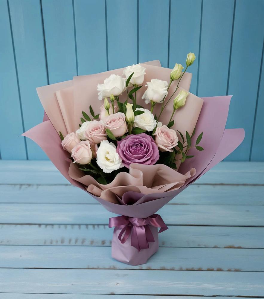 Букет цветов из: Розы и Лизиантусы в Выгоничи